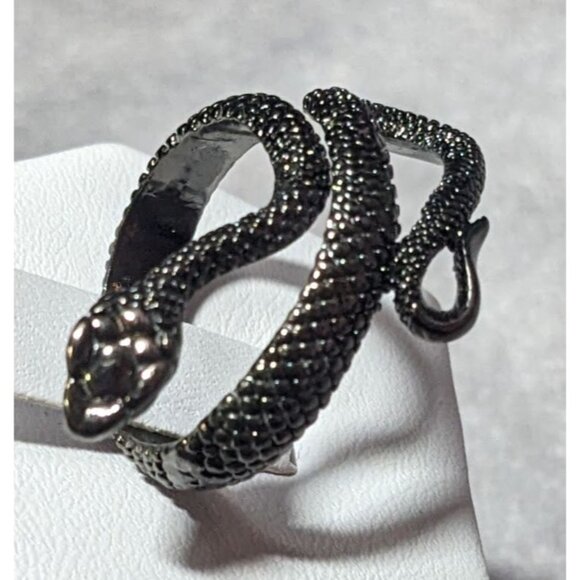Gothic Gunmetal Tone Textured Snake Ring Size 5 1/2 - Picture 2 of 14